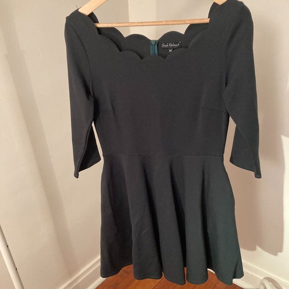 Smak Parlour Scalloped Fit and Flare dress, Dark Green, SIze Medium - Picture 2 of 5
